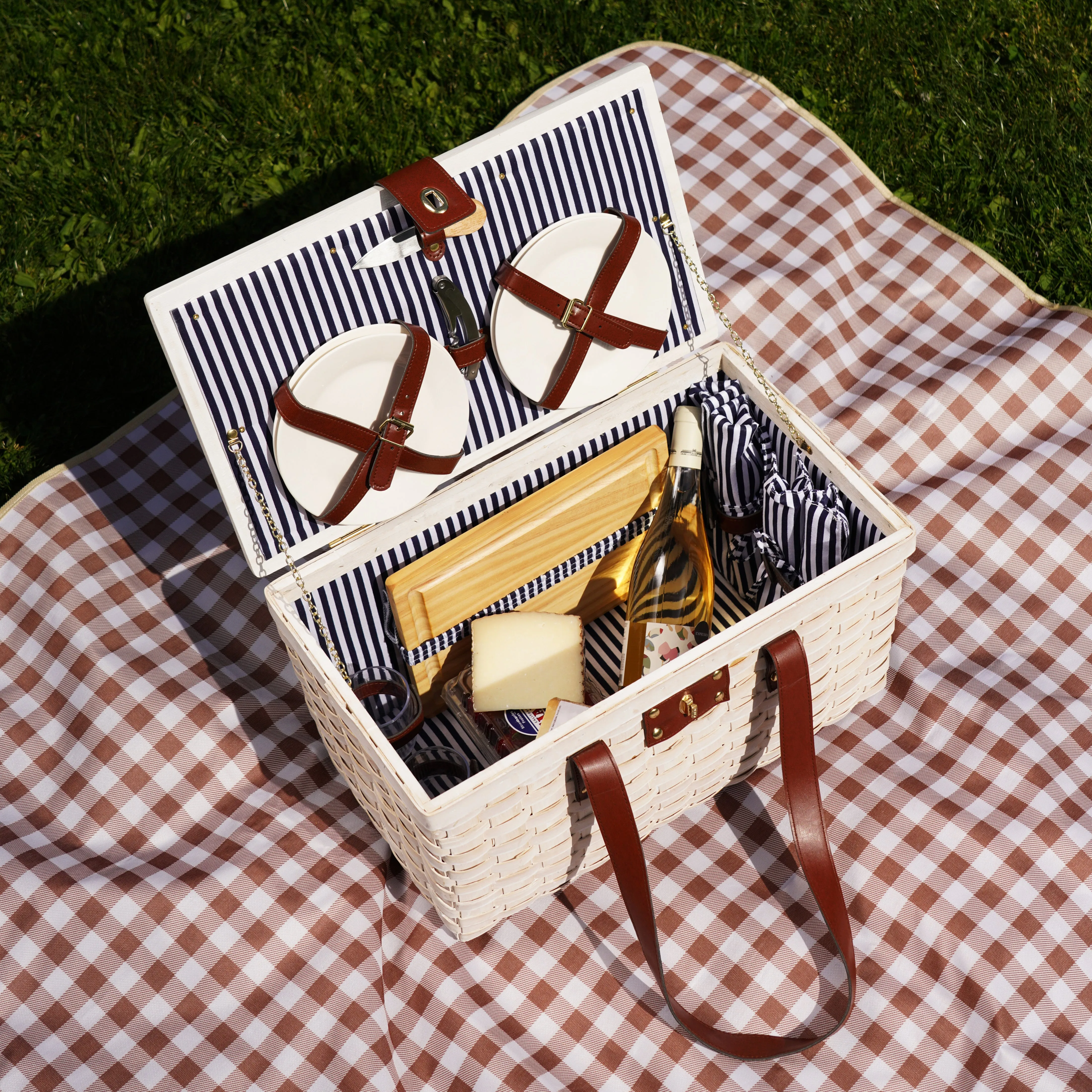 Tahoe Cream Picnic Basket for Four